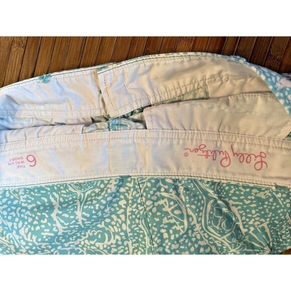 Lilly Pulitizer The Walsh Short Women's Size 6 Blue & White Print Casual Shorts - Picture 4 of 4